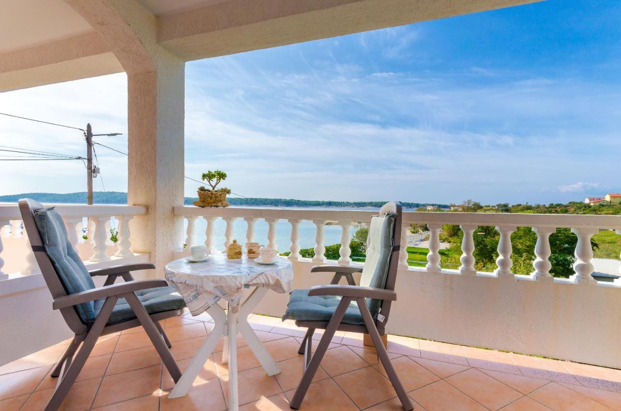 Apartments Marijana Banjol Luaran gambar