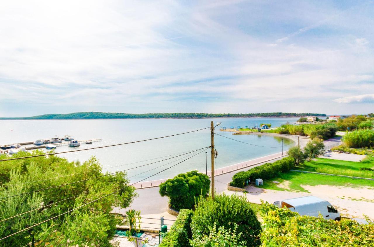 Apartments Marijana Banjol Luaran gambar