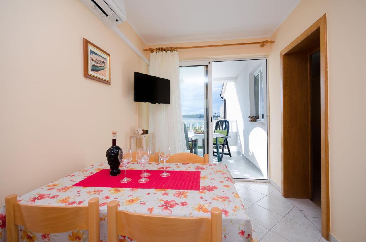 Apartments Marijana Banjol Luaran gambar