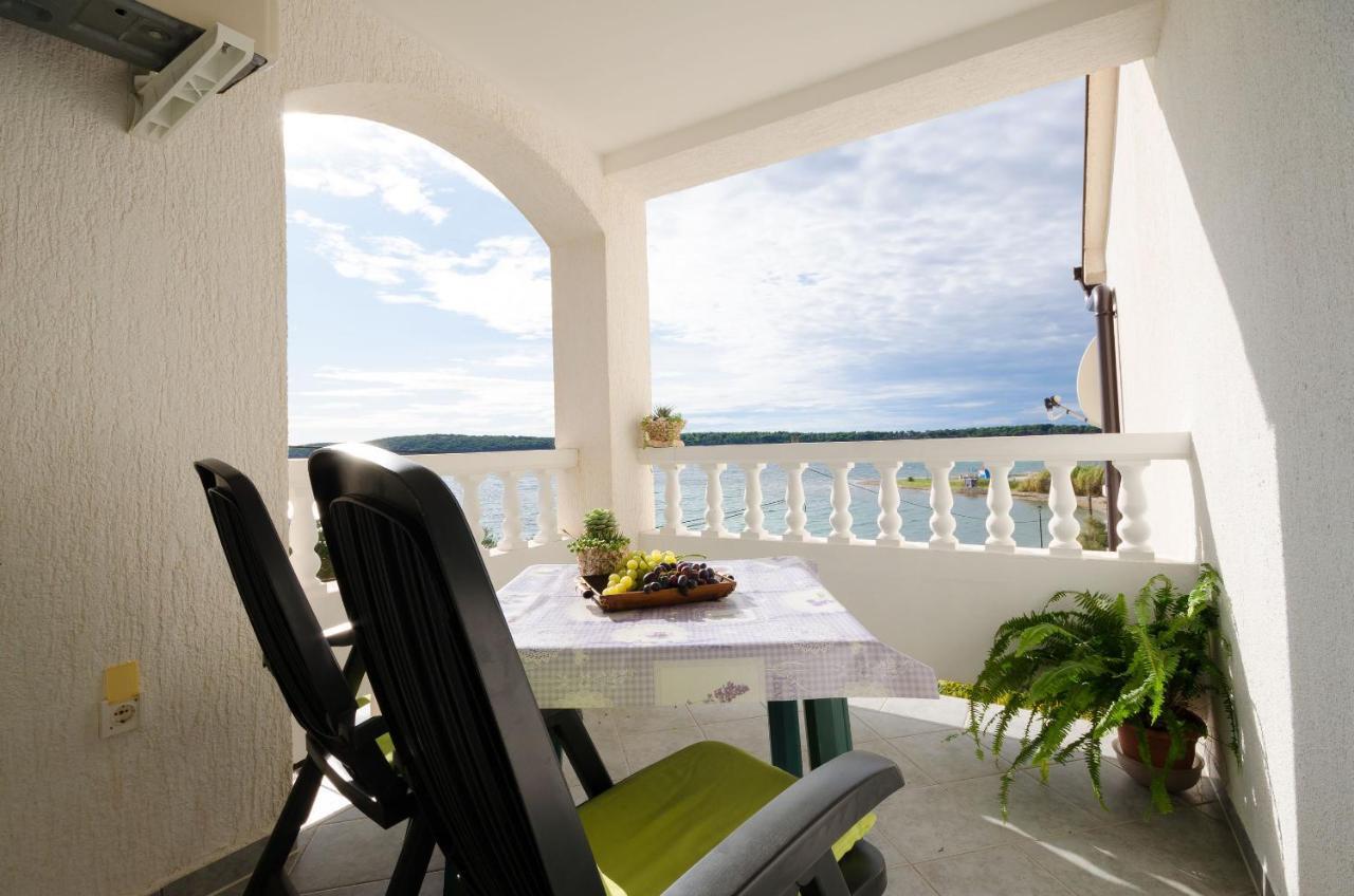 Apartments Marijana Banjol Luaran gambar